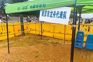 官方：曼联20岁前锋梅希亚转会至塞维利亚